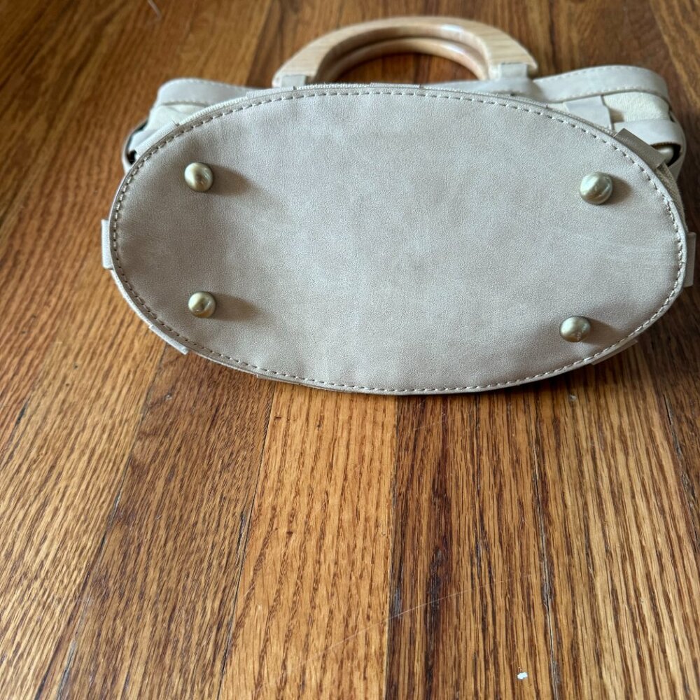 Joy Susan Cora Cage Wood Handle Bag. Sand color. - Picture 2 of 4